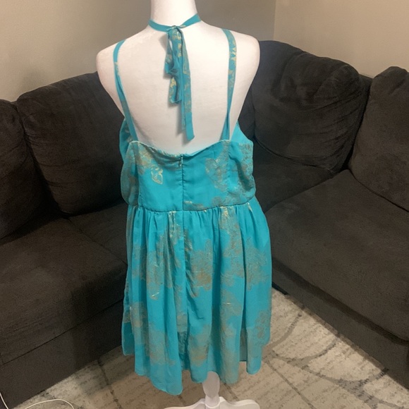 Turquoise around the neck open back dress - Picture 6 of 9